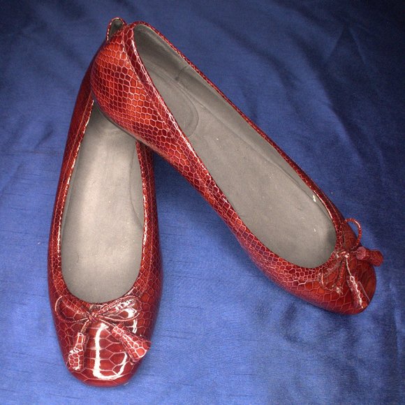 Stuart Weitzman Shoes - Stuart Weitzman Burgundy Crocodile Patent Bow Tassel Flats